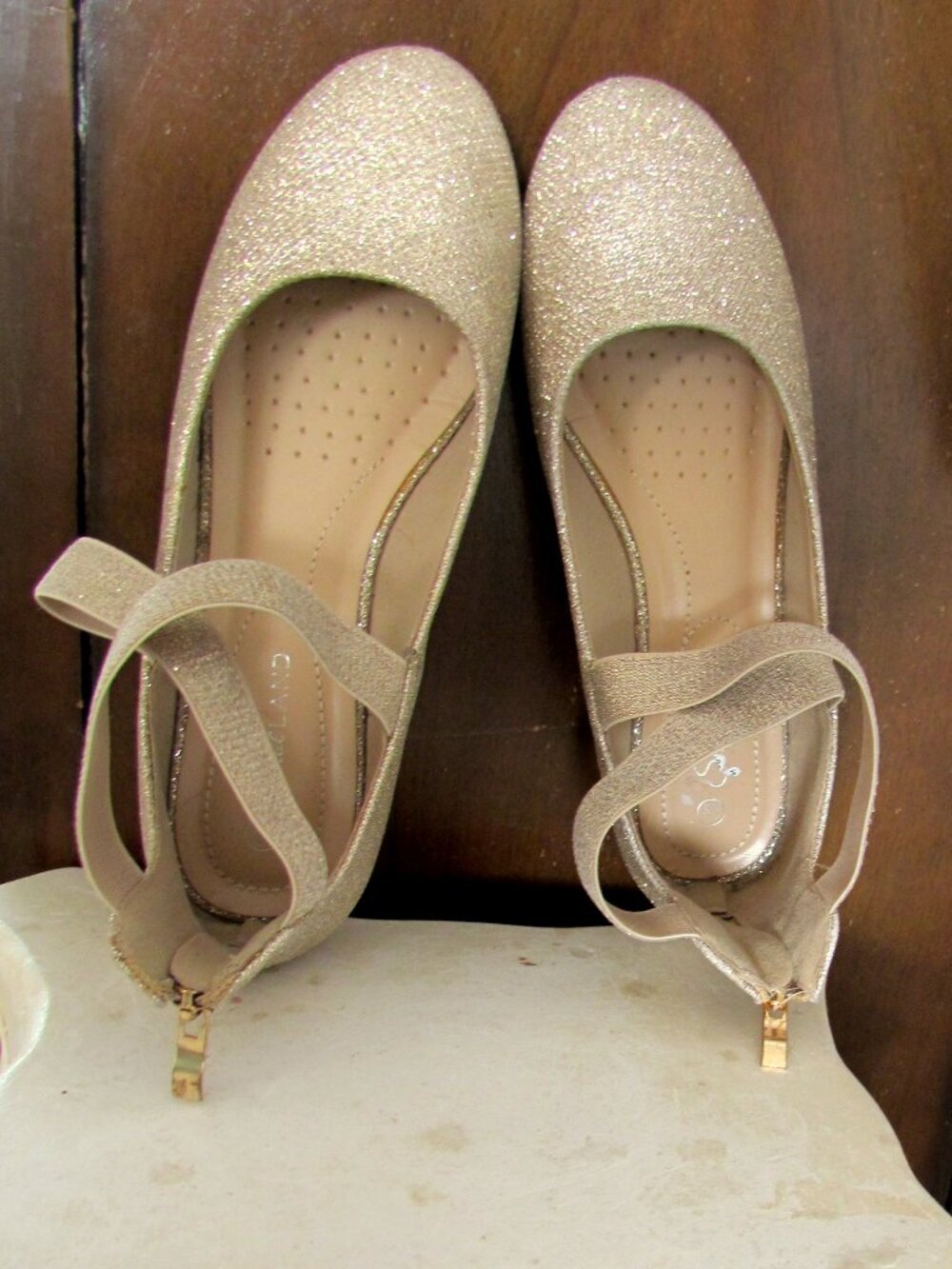 GOLD SHOES, 8 1/2, GLITTER w CRISSCROSS ANKLE STRAPS, SHOELAND FLATS, EUC - Picture 3 of 8
